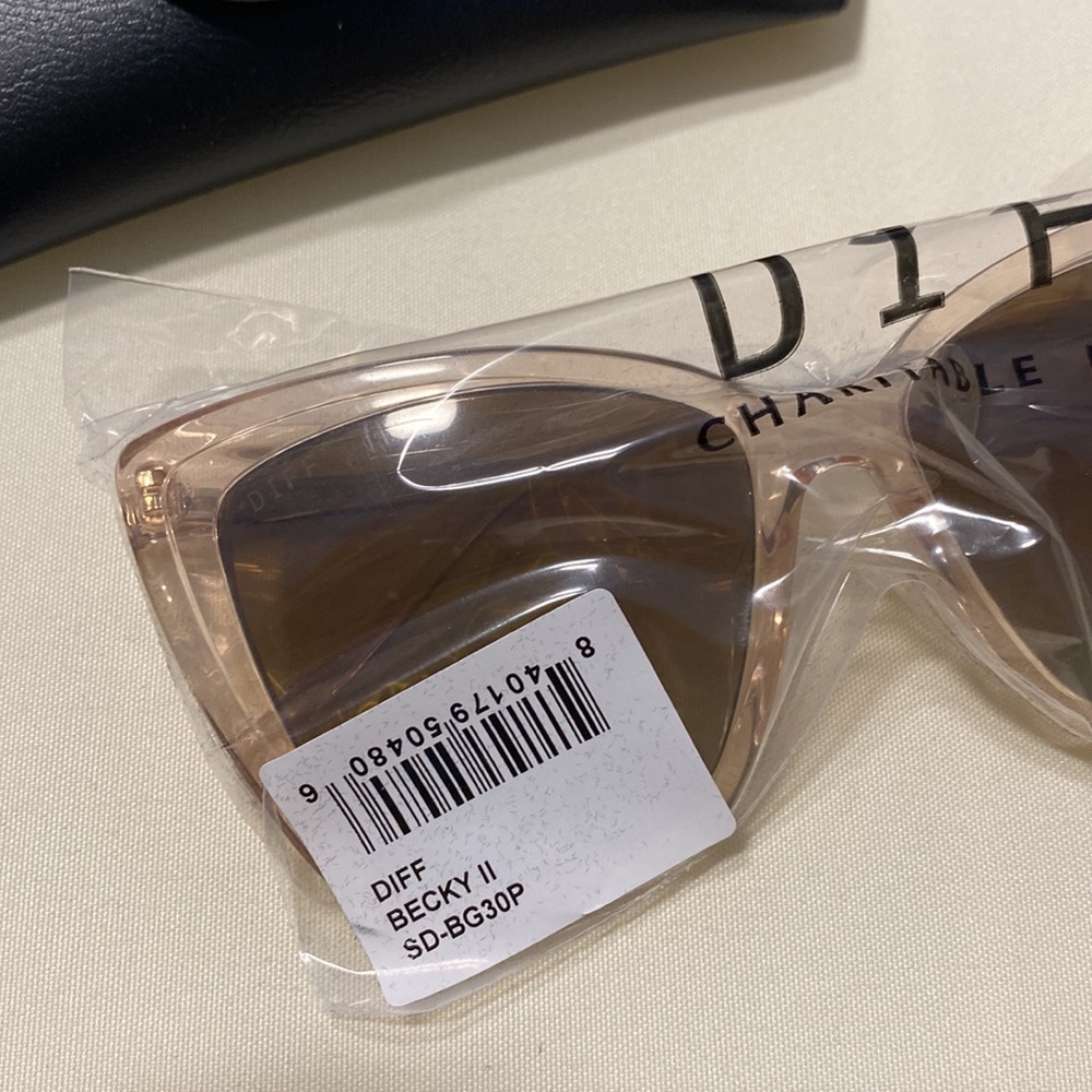 Becky II Sandstone Crystal Brown Fade Polarized Sunglasses - Picture 11 of 11